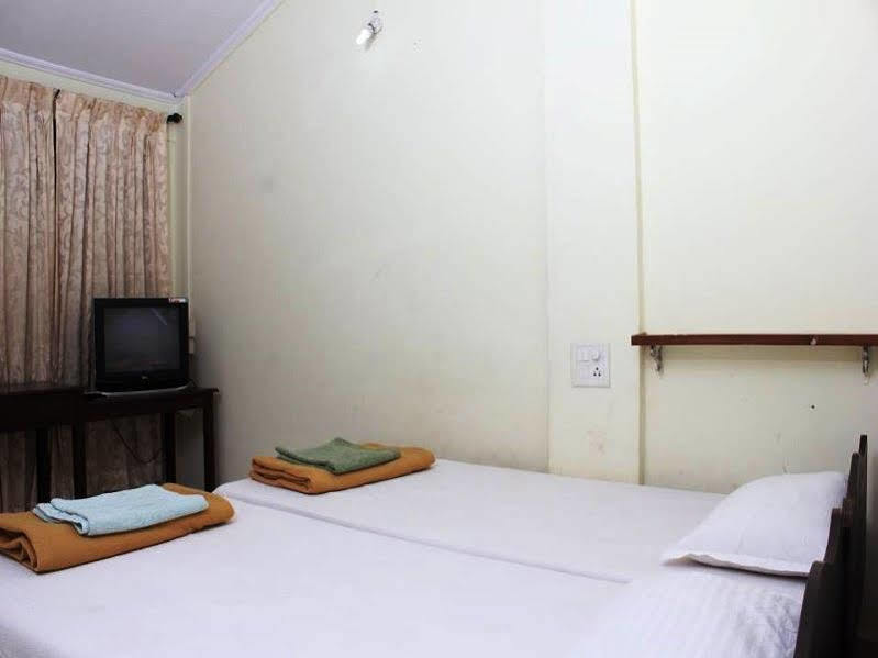 Oyo 833 Hotel Prince Santosh Holiday Homes 아르포라 외부 사진